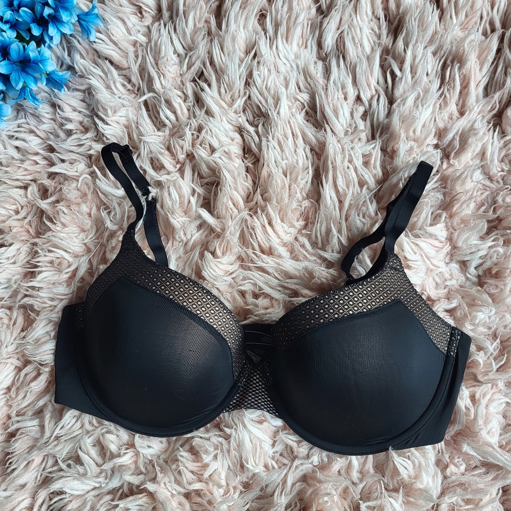 Victoria's Secret full cup Bra 38D / D85 Black color